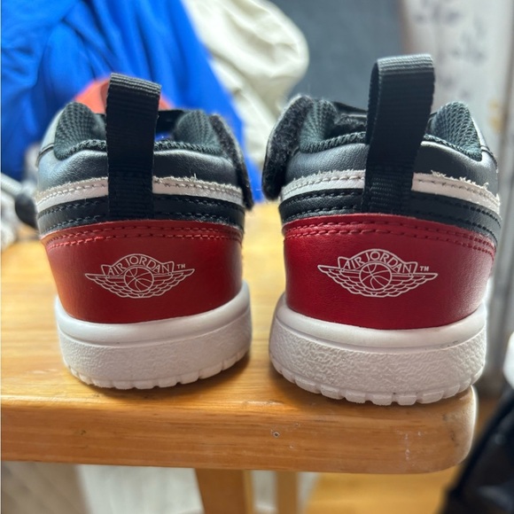 Jordan 1 Low ALT (PS) 'Bred Toe 2.0' White Black Red Hook & Loop 10C Nike Air - Picture 8 of 8